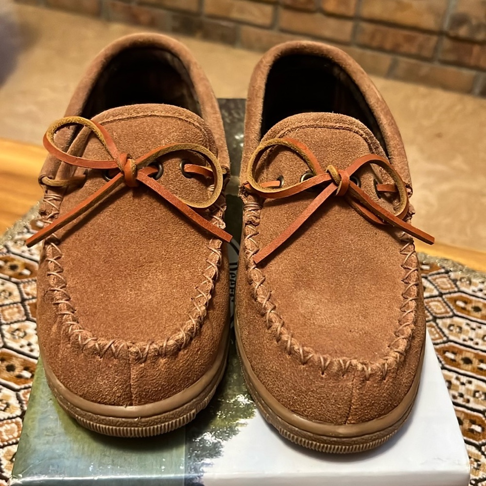 NIB Deerfield Leathers tan mocassins size 7